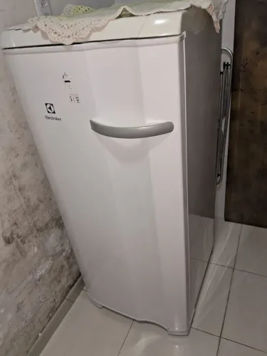 FREZER VERTICAL ELETROLUX