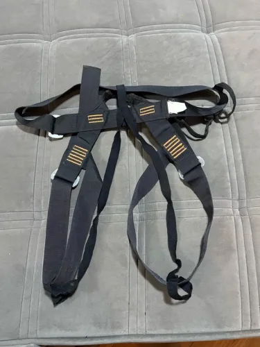 Cadeirinha de escalada Conquista Fit
