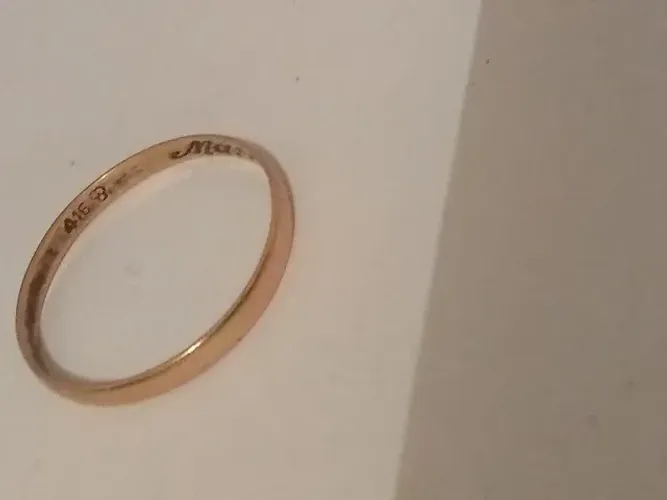 Aliança de ouro antiga