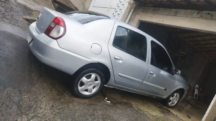 Renault Clio Sed. Privilège Hi-flex 1.0 16V 4P 2006