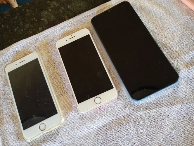 Celulares usados iPhone 7 normal e Motorola 