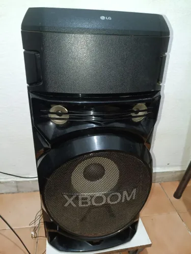 Caixa de som lg xboom ótimo estado