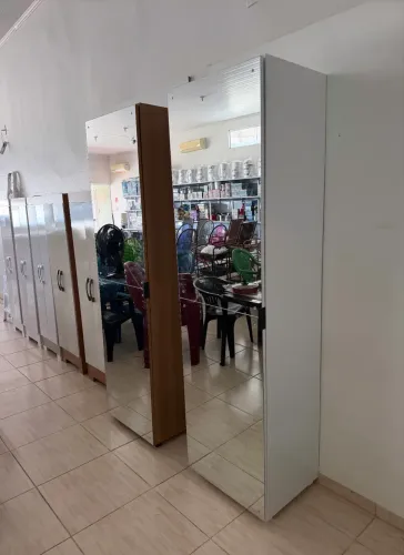 ARMÁRIO COM ESPELHO NOVO