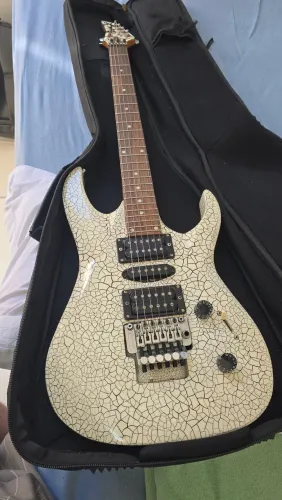 Kit Guitarra com Ponte Floyd Rose + Amplificador Bluetooth + Pedal Cuvave + Acessórios