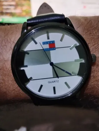 TOMMY HILFIGER QUARTZ - MINIMALISTA ELEGANTE