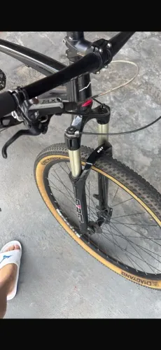 VENDO SUSPENSÃO RST FIRT A AR E OLEO
