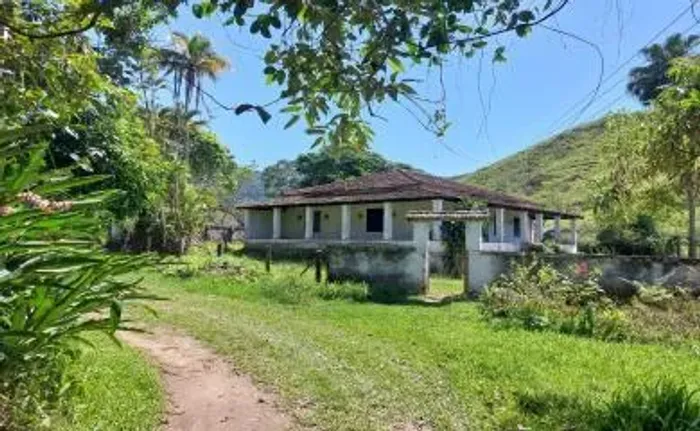 Sítio para Venda em Cachoeiras de Macacu, Maraporã, 3 dormitórios, 1 banheiro, 1 vaga