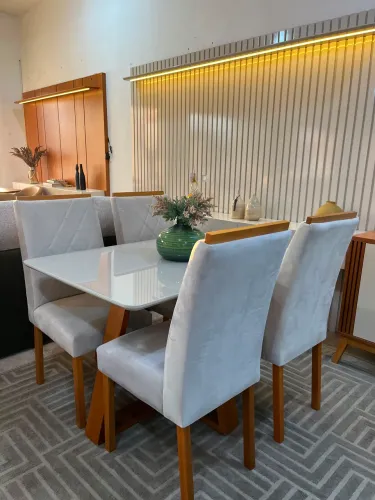 Mesa de jantar com 4 cadeiras