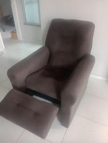 Poltrona semi nova 