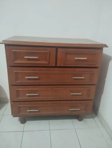 Cômoda madeira cerejeira maciça em oferta.