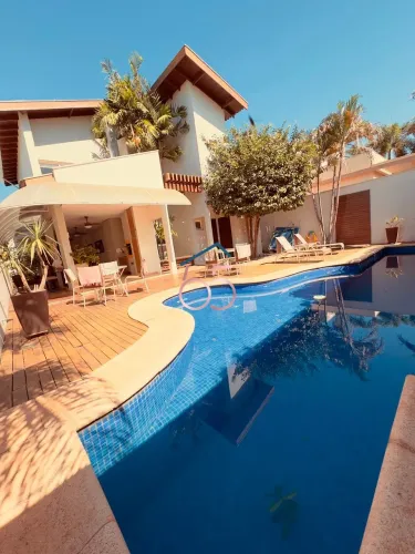 Sobrado com 4 Dormitórios, Piscina e Energia Solar no Belvedere