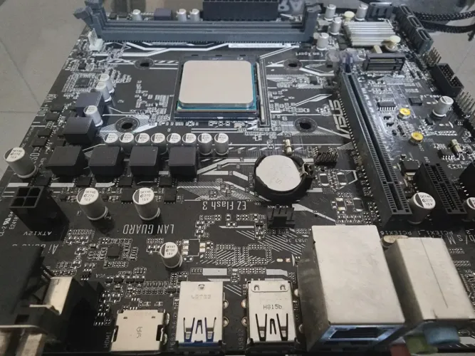 CONJUNTO Placa Mãe e Processador (RYZEN 3 2200G) (ASUS prime A320M-K)
