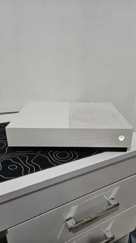XBOX ONE S DIGITAL + 2 CONTROLES -1TB