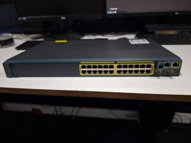 Switch Cisco 2960S-24TS-S