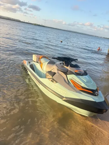 Jet ski 230 wake
