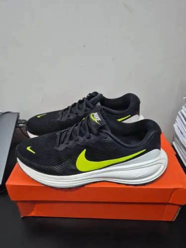 Tênis unisex Nike revolution 8