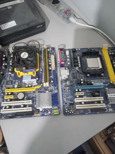 Kit Placas Mãe AM2 & AM2+ PCWare & Gigabyte M61 - Athlon 64 X2 4400+ & 4800+.