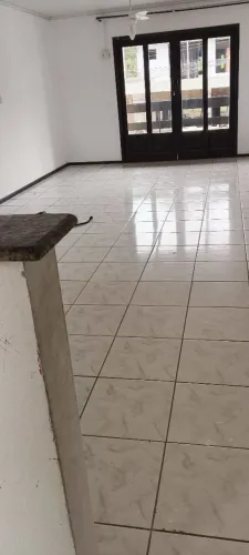 Alugo casa 2° Andar