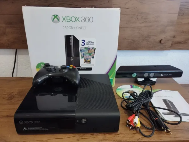 Xbox 360 250gb + kinect (inclui uma mídia física de jogo)