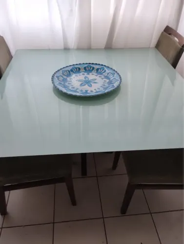 Mesa com as cadeiras