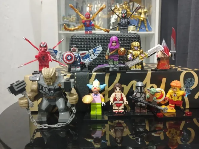 Lego Vingadores, Homen Aranha, Simpsons, Marve, Star Wars, Games- 17 cada