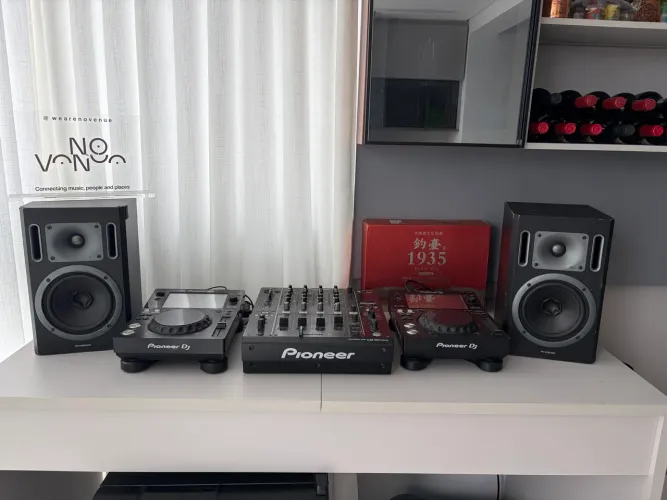 Par XDJ700 e mixer Pioneer DJM nexus 900