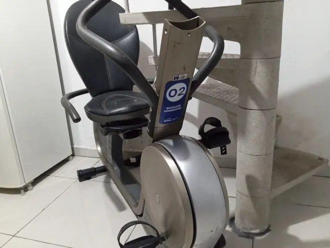 Bicicleta ergométrica para treino