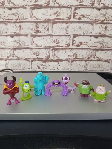 Vendo Coleção Kinder ovo Monstros SA.