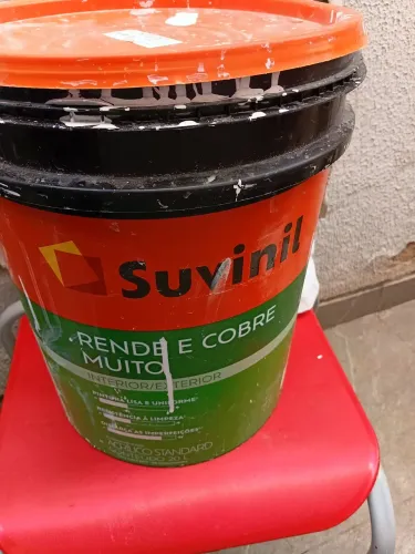 Tinta suvinil branco neve fosco tem uns 8 litros ainda 