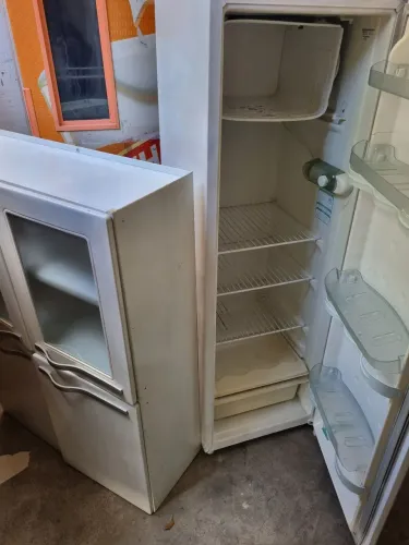 Geladeira e armario a venda