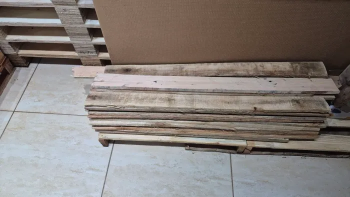 Ripas de pallets diversas medidas, 0.80 centímetros até 1.20mt, entregamos. 