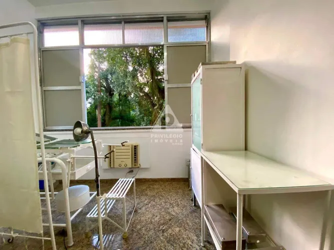 SALA COMERCIAL DE FRENTE PARA O METRÔ LARGO DO MACHADO - 32M2 + VAGA