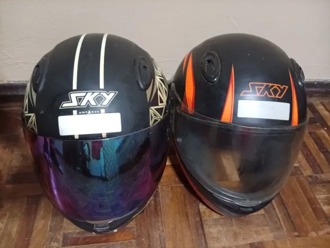 Vendo 2 capacetes em bom estado