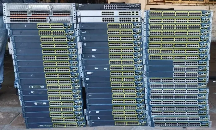 Switch Cisco Catalyst 24x Portas 1Gbps + SFP 10G (WS-C2960S-24TD-L)