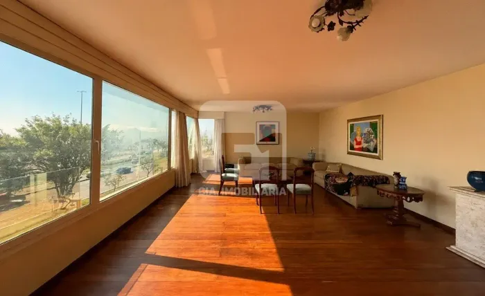 Apartamento de 4 dormitórios à venda no Centro