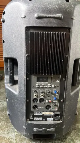 Vendo Caixa Staner Sr315m 300W RMS usada Caixa ativa