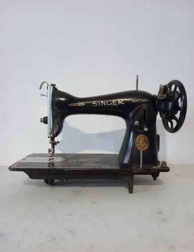 Antiga máquina singer década 50