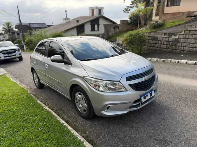 Chevrolet Onix JOY Hatch 1.0 8V Flex Mec. 4P 2018