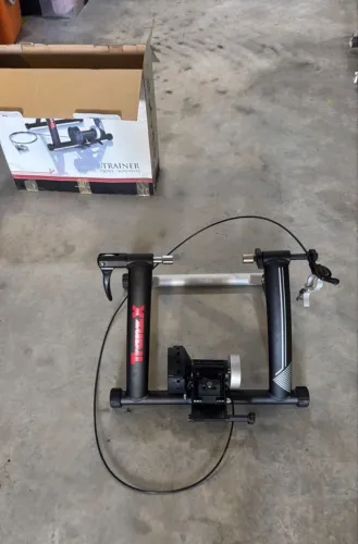 Rolo de treino para ciclismo em excelente estado