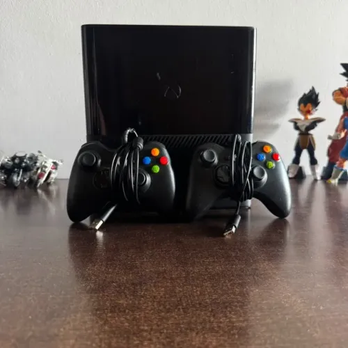 Xbox 360 Super Slim Desbloqueado *PREÇO NEGOCIÁVEL*