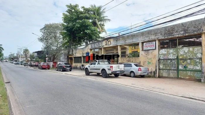Um terreno e um Galpão frente Av Brasil Bangu RJ