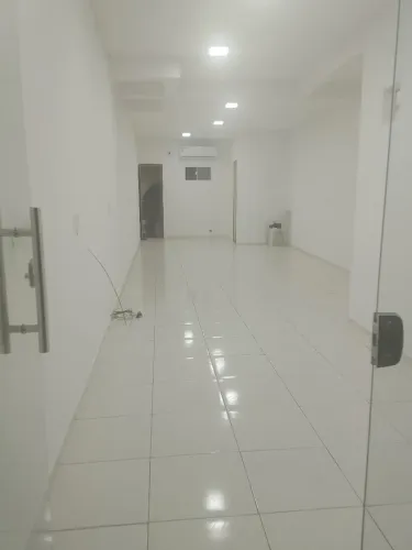 Ponto comercial com dois banheiros