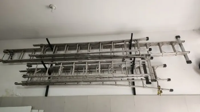 Escada extensiva alumínio 7 x 2 degraus