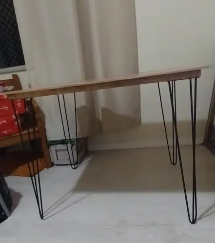mesa de jantar pequena e artesanal