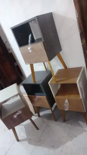 Vendo lindas messinhas de canto aparadou criado mudo e adega