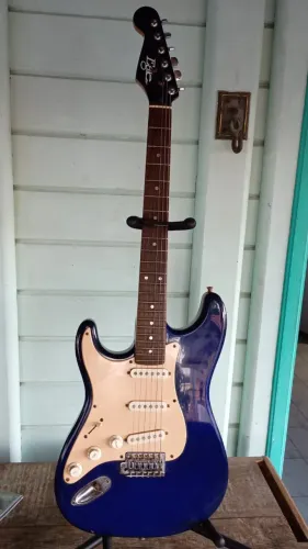 Guitarra Stratocaster Eagle Canhoto STS 001 Jacarandá SSS