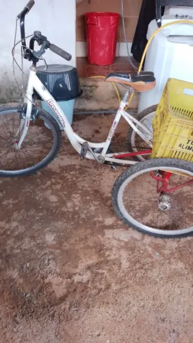 Bicicleta triciclo com marchas. 