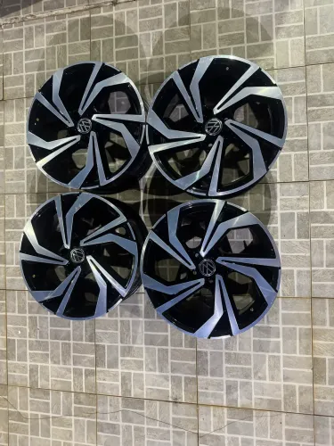 Rodas aro 18 modelo Jetta GLI / furação