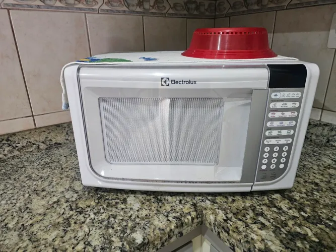VENDO FORNO MICRO-ONDAS ELECTROLUX BRANCO