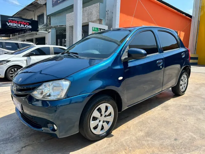Toyota Etios X 1.3 Flex 16V 5P Mec. 2015